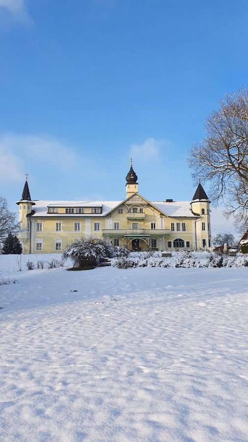 Gaestehaus Gut Frauendorf Windorf  Exteriör bild